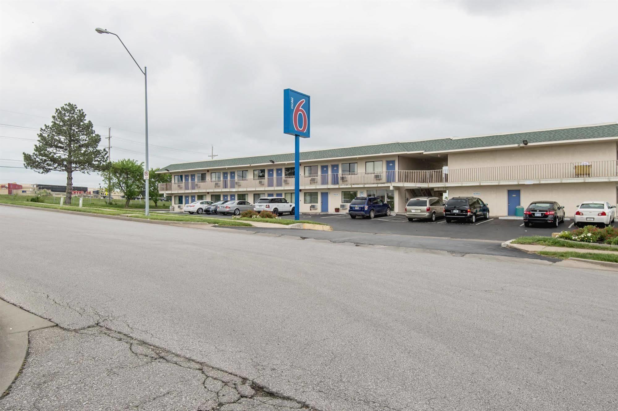 Motel 6 Kansas City, Mo - Airport Ngoại thất bức ảnh