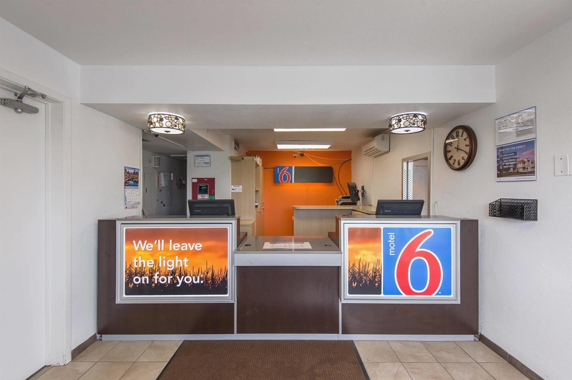Motel 6 Kansas City, Mo - Airport Ngoại thất bức ảnh
