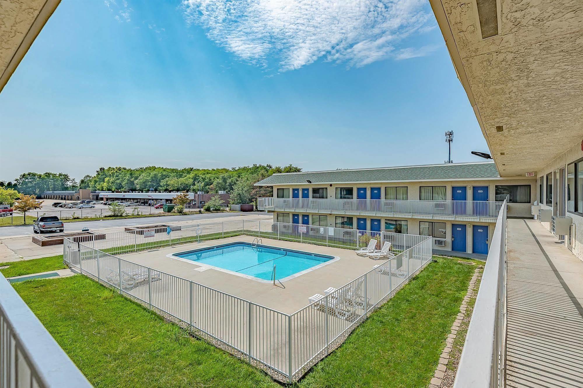 Motel 6 Kansas City, Mo - Airport Ngoại thất bức ảnh